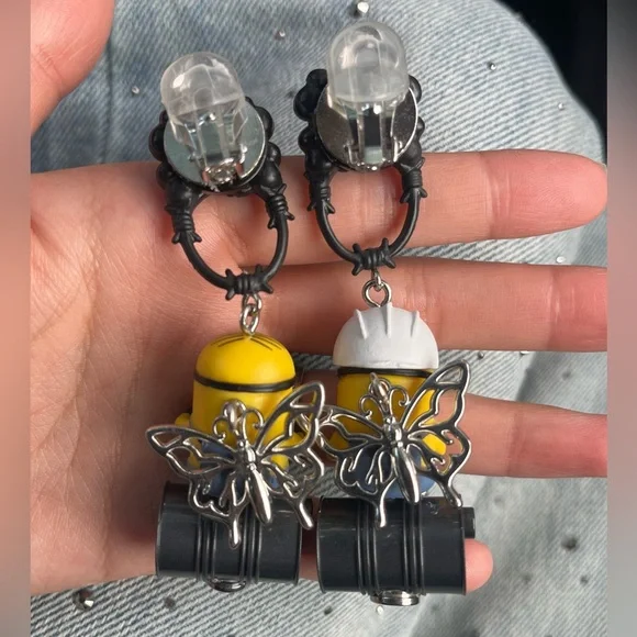 Handmade Minions earrings - Picture 2 of 2